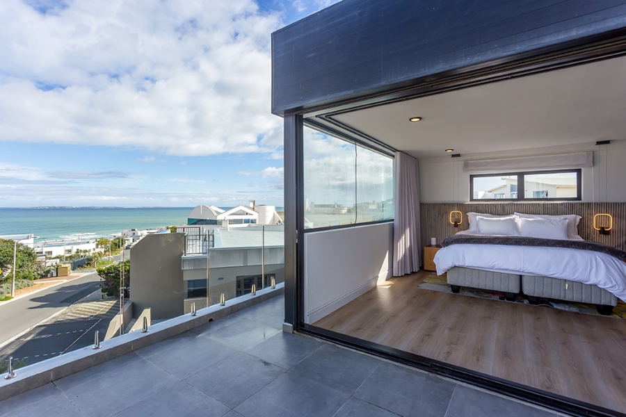 5 Bedroom Property for Sale in Bloubergstrand Western Cape